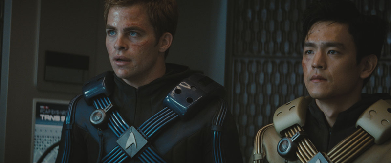 Illustration for article titled Chris Pine Isn't The Only Starfleet Officer Who Gets His Purty Face All Mangled